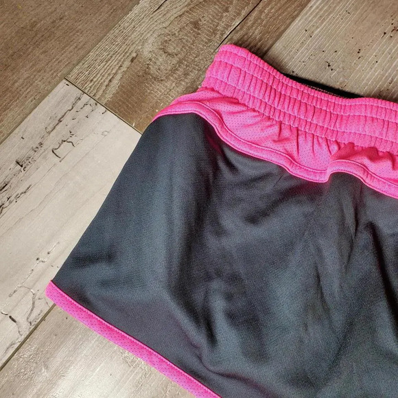 Nike Dri-Fit Women's Black and Pink Running Shorts Size Medium - Picture 14 of 15
